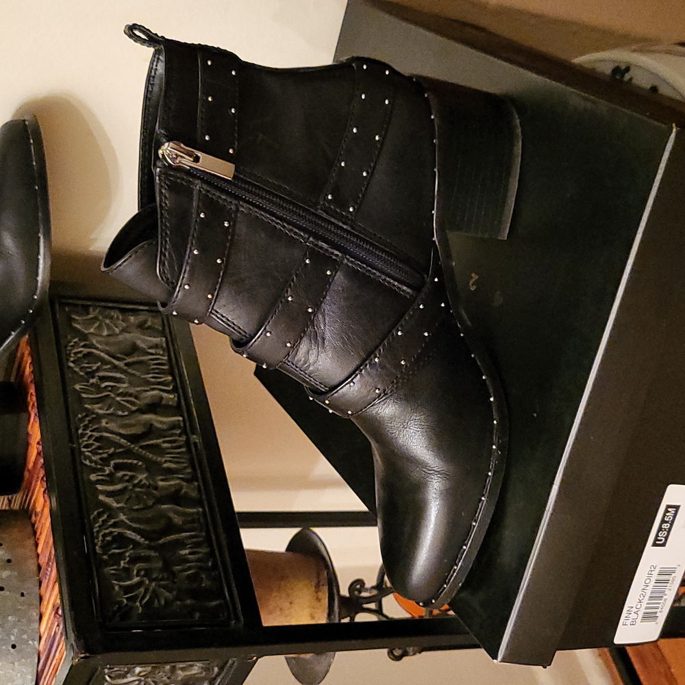 Boots - Picture 3 of 4